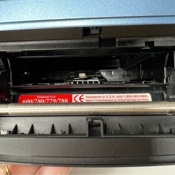 Vintage Polaroid One 600 Film 100mm Focus Range Instant Camera Blue/Blk untested - Picture 8 of 11